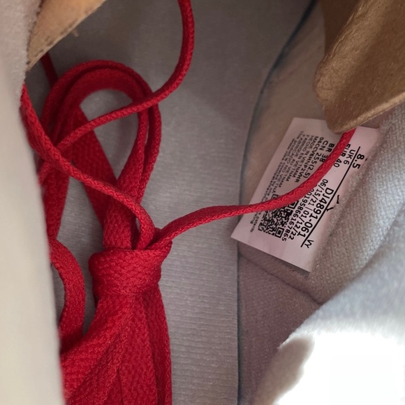 Air Jordan 1 Retro High OG Women's Shoes
Style: DJ4891-061 - Picture 7 of 8